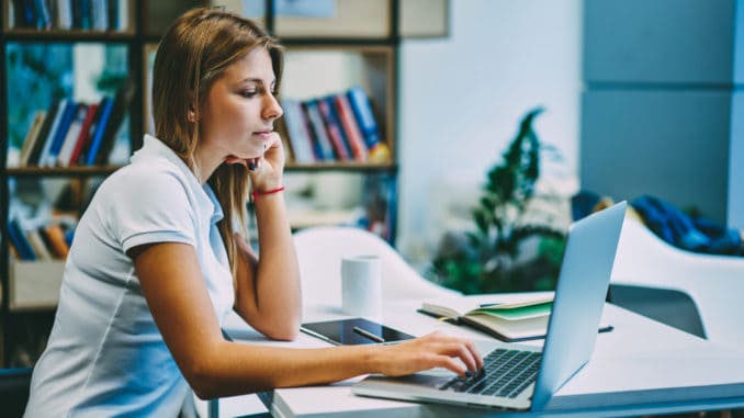 ikke ergonomisk arbejdsstilling ikke ergonomisk arbejdsstilling